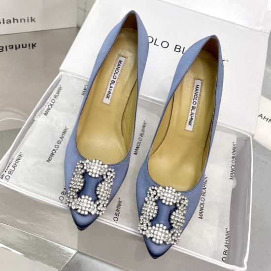 Атласные туфли-лодочки Manolo Blahnik Hangisi 70 с пряжкой