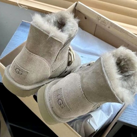 Зимние угги UGG с цепочкой