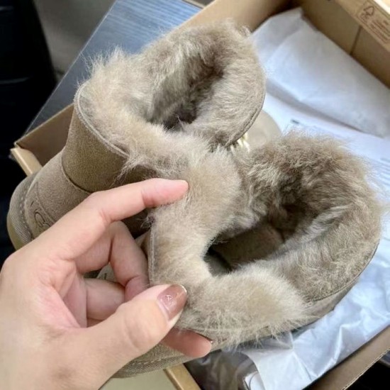 Зимние угги UGG с цепочкой