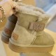 Зимние угги UGG Classic Mini с ремешком