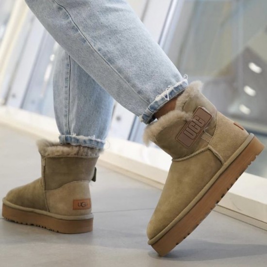 Зимние угги UGG Classic Mini с ремешком