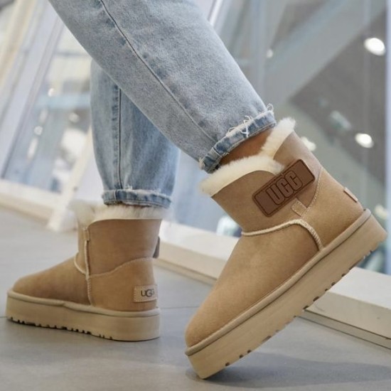 Зимние угги UGG Classic Mini с ремешком