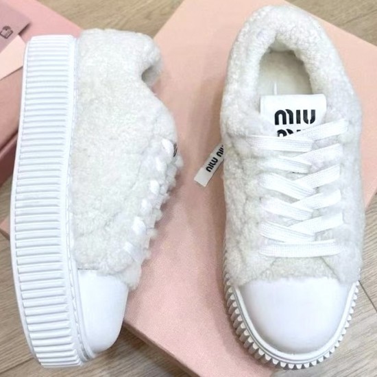 Зимние кроссовки Miu Miu с меховой отделкой