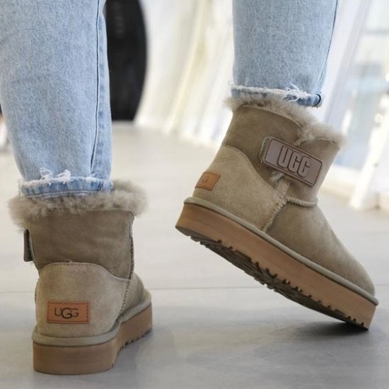 Зимние угги UGG Classic Mini с ремешком