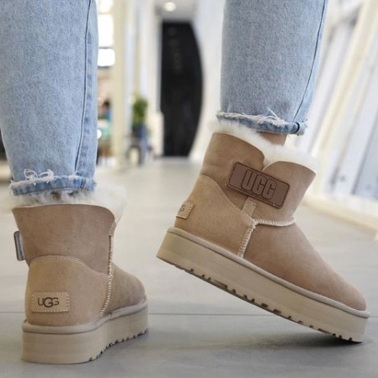 Зимние угги UGG Classic Mini с ремешком