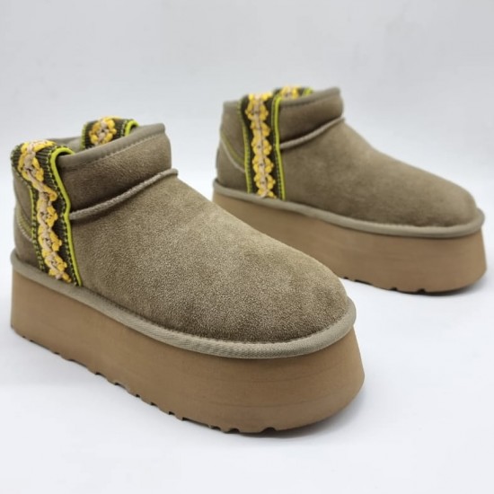 Зимние угги UGG Classic Ultra Mini с вышивкой