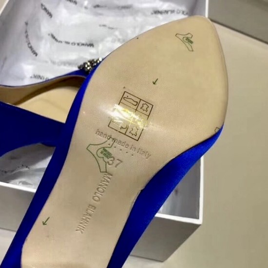 Атласные туфли-лодочки Manolo Blahnik Hangisi 90 с пряжкой