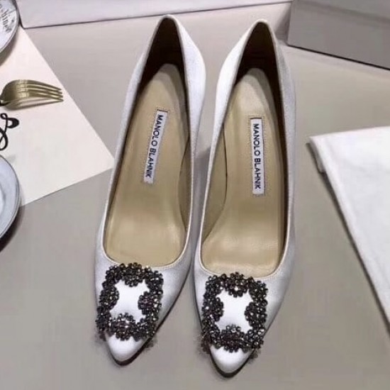 Атласные туфли-лодочки Manolo Blahnik Hangisi 90 с пряжкой