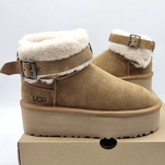 Зимние угги UGG с меховой отделкой