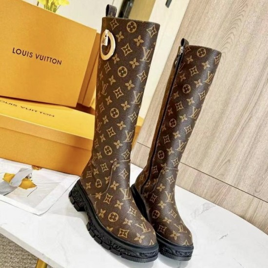 Сапоги Louis Vuitton из канвы Monogram