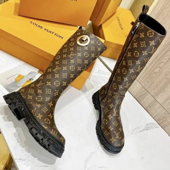 Сапоги Louis Vuitton из канвы Monogram