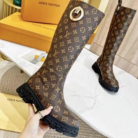 Сапоги Louis Vuitton из канвы Monogram