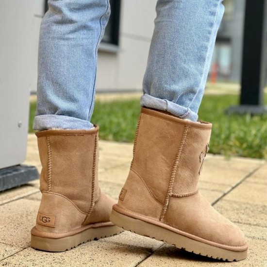 Зимние угги UGG Classic Short