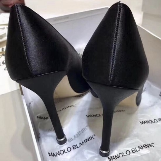 Атласные туфли-лодочки Manolo Blahnik Hangisi 90 с пряжкой