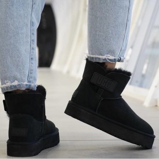 Зимние угги UGG Classic Mini с ремешком