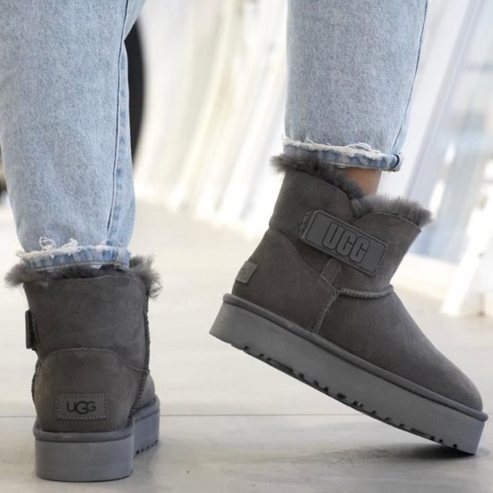 Зимние угги UGG Classic Mini с ремешком