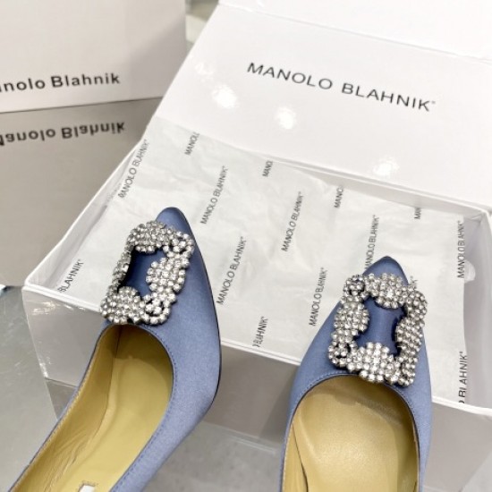 Атласные туфли-лодочки Manolo Blahnik Hangisi 90 с пряжкой