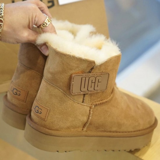 Зимние угги UGG Classic Mini с ремешком