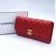 Кошелек Chanel красный из гладкой кожи со стеганым узором