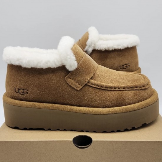 Зимние угги UGG с меховой отделкой