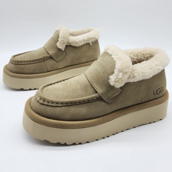 Зимние угги UGG с меховой отделкой