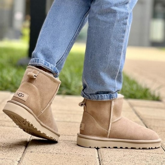 Зимние угги UGG Classic Mini