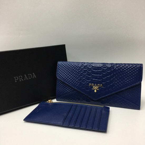 Кошелек Prada с тиснением