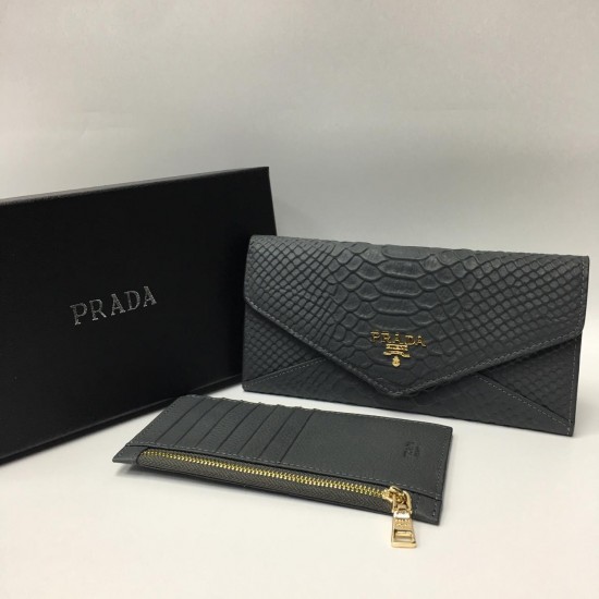 Кошелек Prada с тиснением