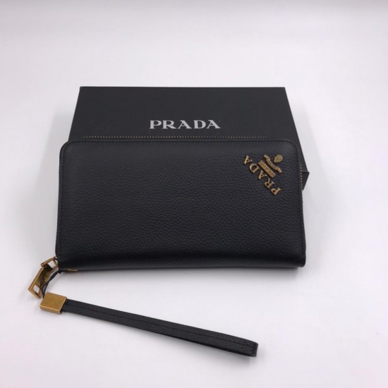 Кошелёк Prada с золотистой фурнитурой