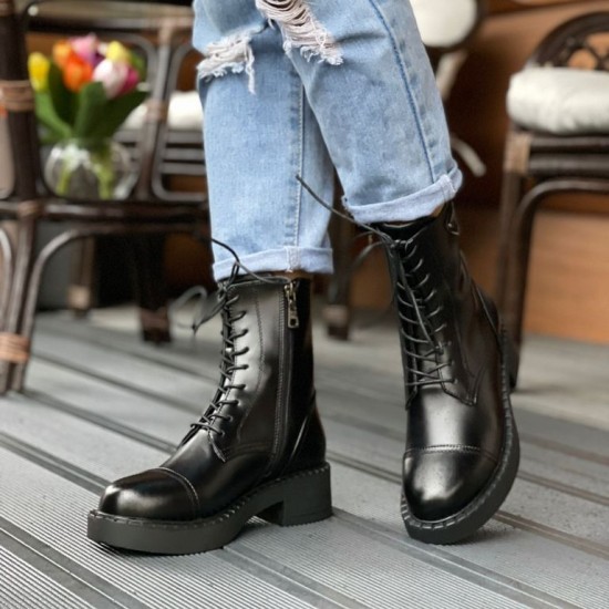Ботинки Prada со шнуровкой чёрные