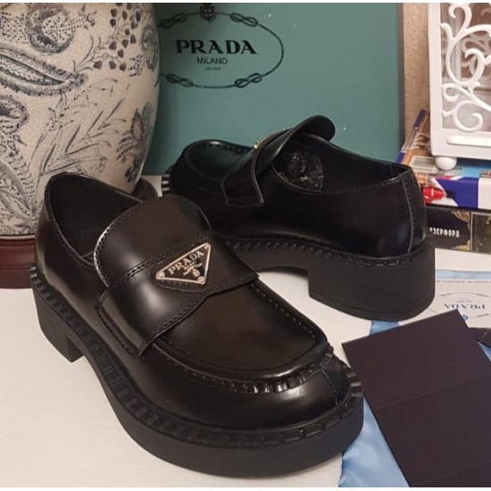 Лоферы PRADA из полированной кожи