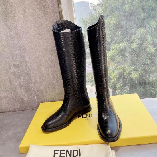 Сапоги Fendi FF Karligraphy с тиснением под крокодила