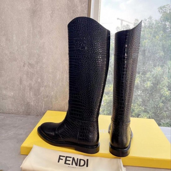 Сапоги Fendi FF Karligraphy с тиснением под крокодила