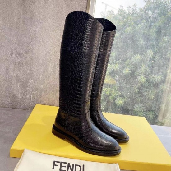 Сапоги Fendi FF Karligraphy с тиснением под крокодила