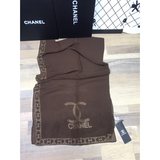 Палантин Chanel с блестящим логотипом