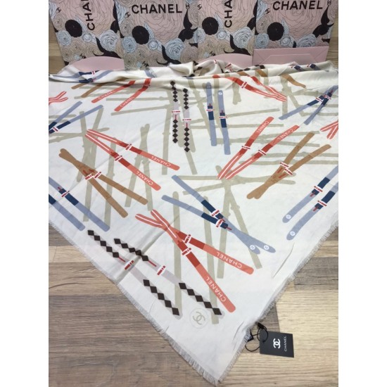 Платок Chanel с разноцветными полосками