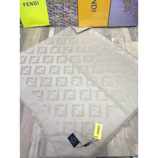 Платок Fendi кремовый