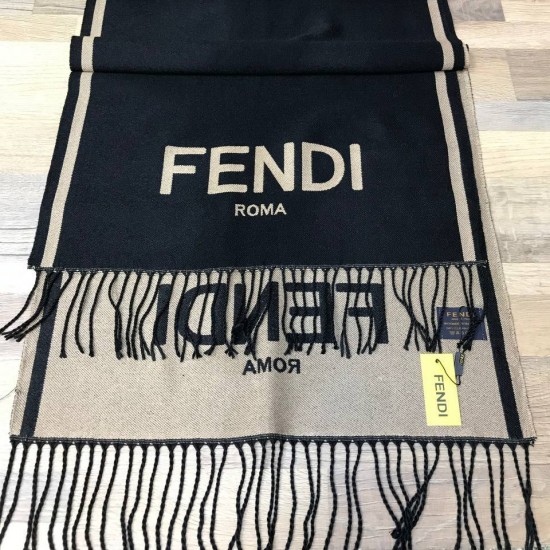 Шарф - палантин Fendi с бахромой чёрный