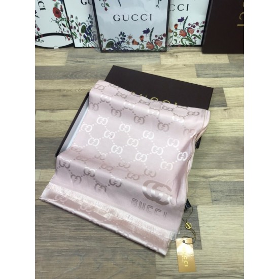 Палантин Gucci с рисунком GG