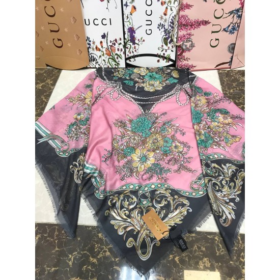 Батистовый платок Gucci розовый