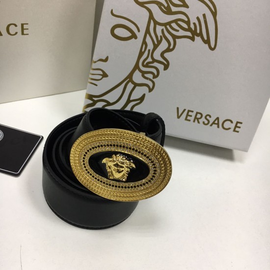 Ремень VERSACE с роскошной золотистой пряжкой