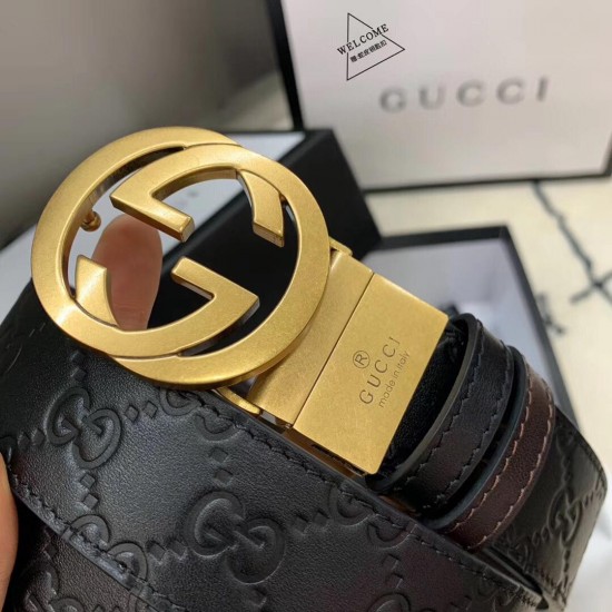 Ремень Gucci с тиснением и золотистой пряжкой GG