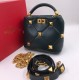 Сумка Valentino Roman Stud The Handle Bag мокрый асфальт