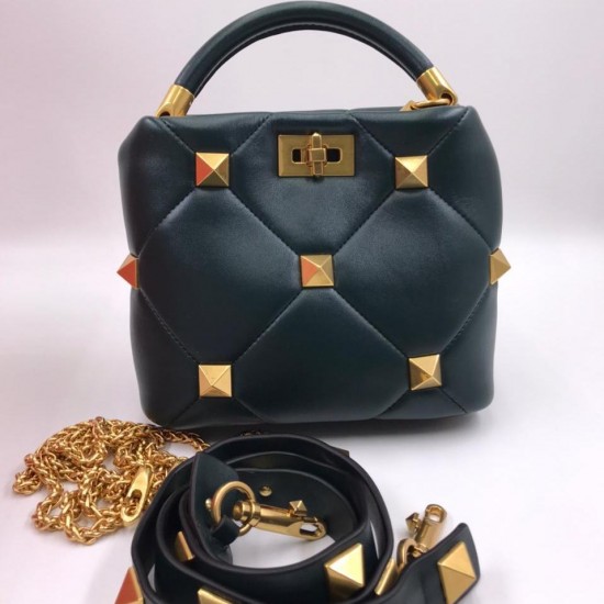 Сумка Valentino Roman Stud The Handle Bag мокрый асфальт