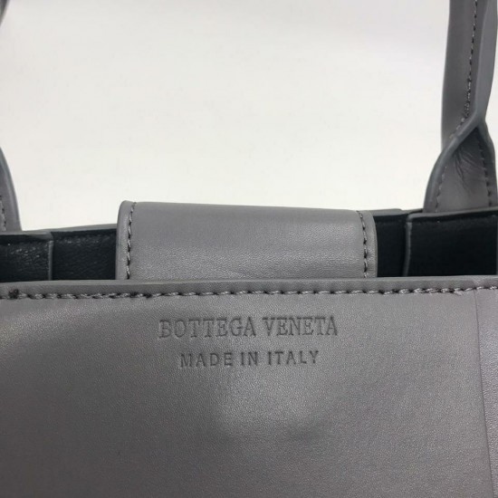 Сумка-тоут Bottega Veneta с плетением Intrecciato