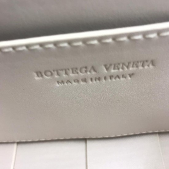 Сумка BOTTEGA VENETA Cassette белый