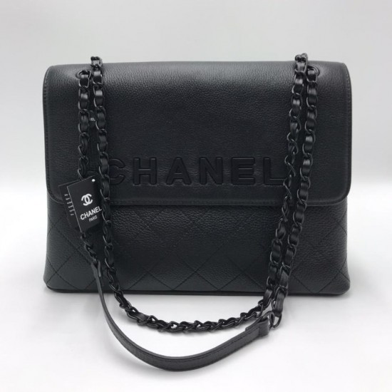 Сумка Chanel с тиснёной надписью чёрная