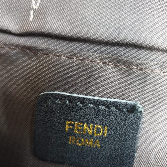 Клатч Fendi среднего формата