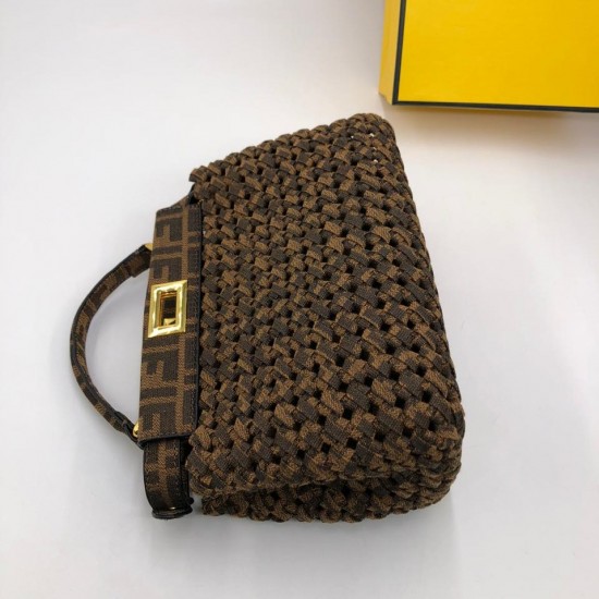 Клатч Fendi PEEKABOO ICONIC MINI