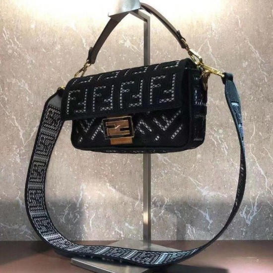 Сумка Flip Fendi monogram бежевая